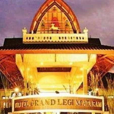 Grand Legi Hotel Mataram Esterno foto