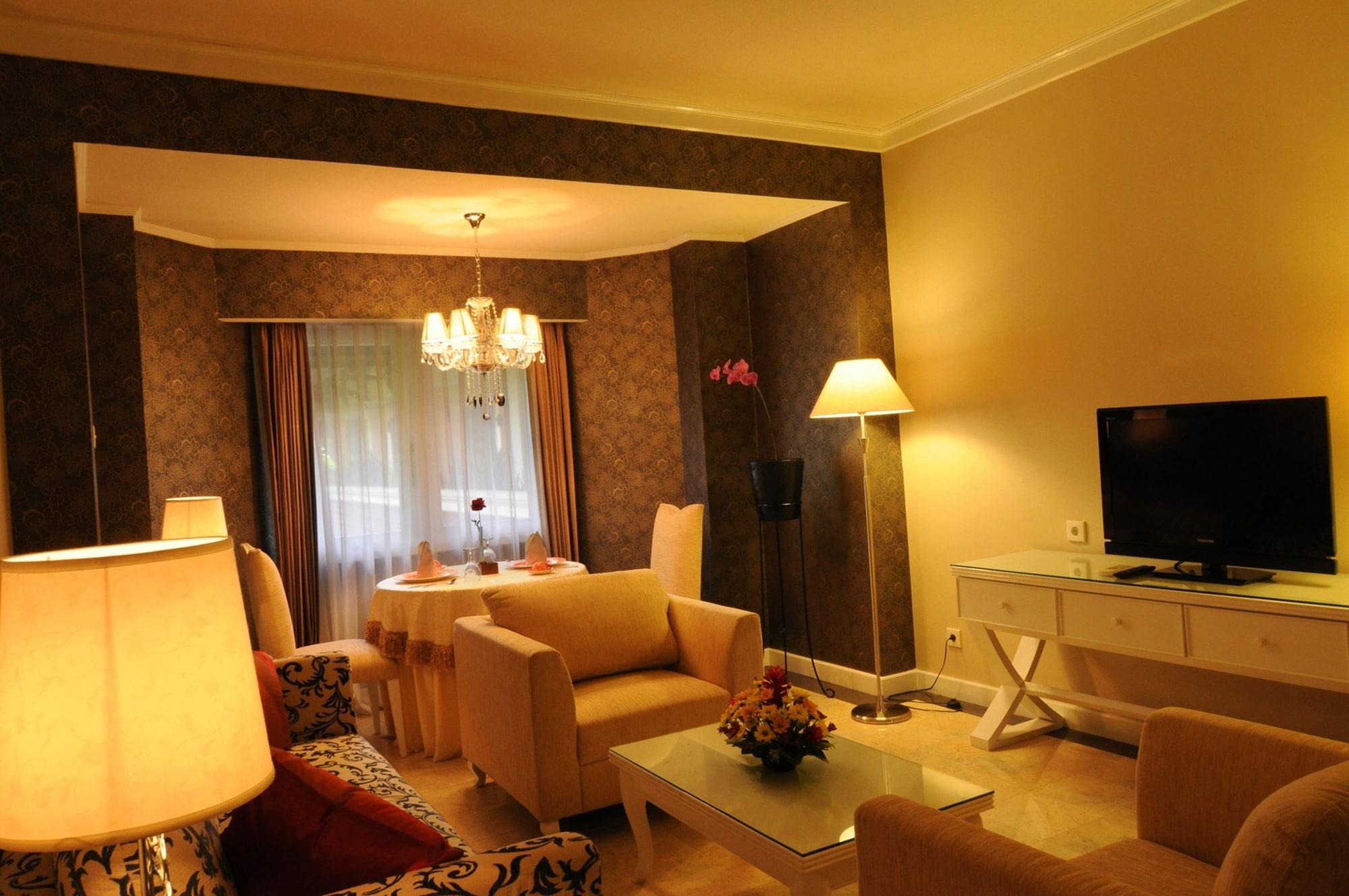 Grand Legi Hotel Mataram Esterno foto