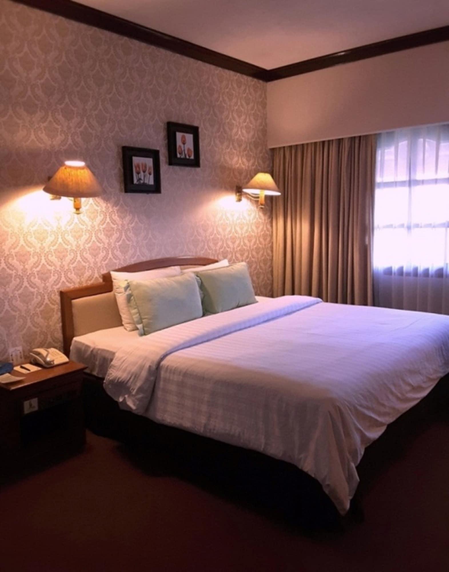 Grand Legi Hotel Mataram Esterno foto