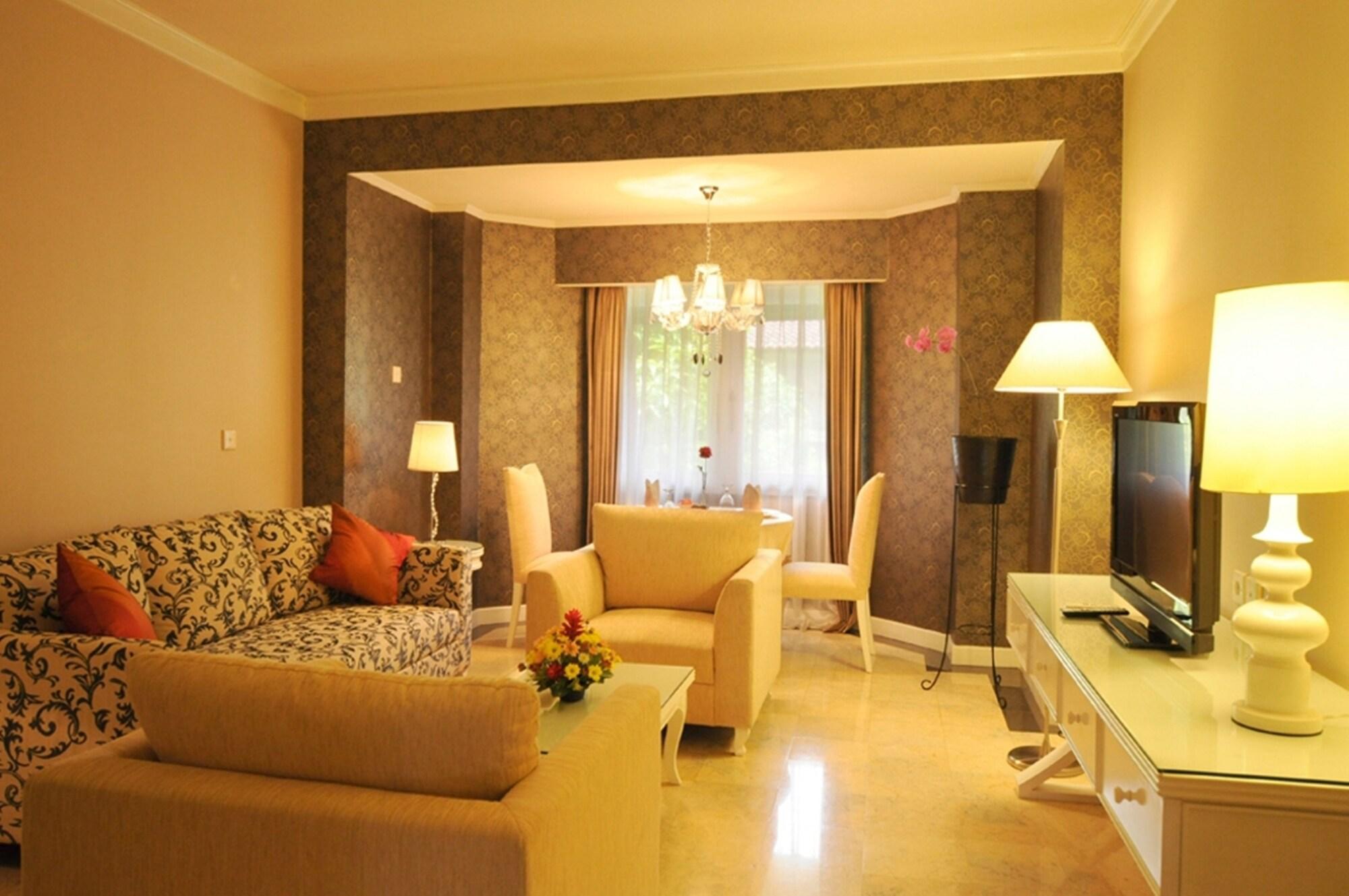 Grand Legi Hotel Mataram Esterno foto