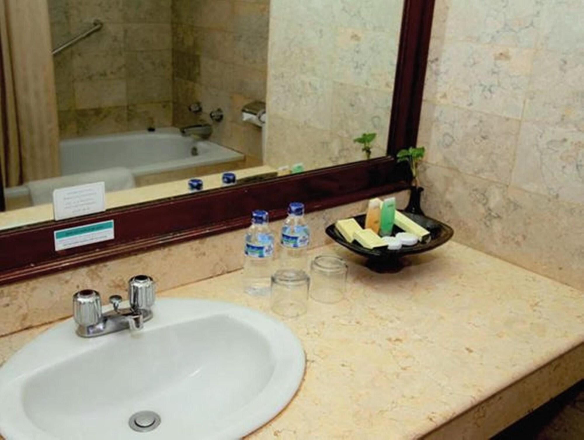 Grand Legi Hotel Mataram Esterno foto