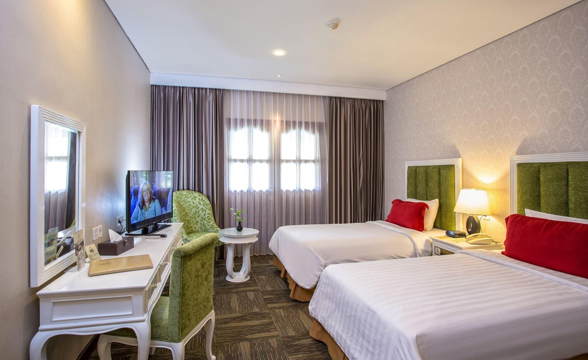 Grand Legi Hotel Mataram Esterno foto