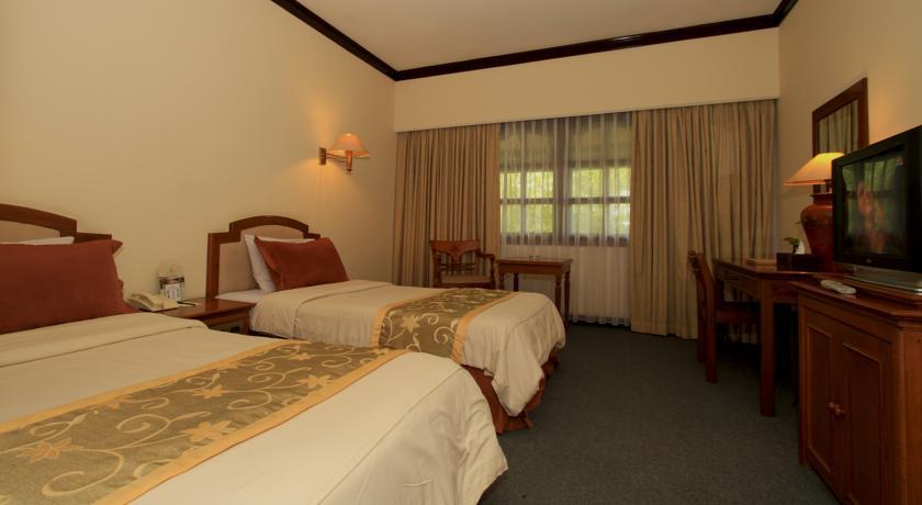 Grand Legi Hotel Mataram Esterno foto