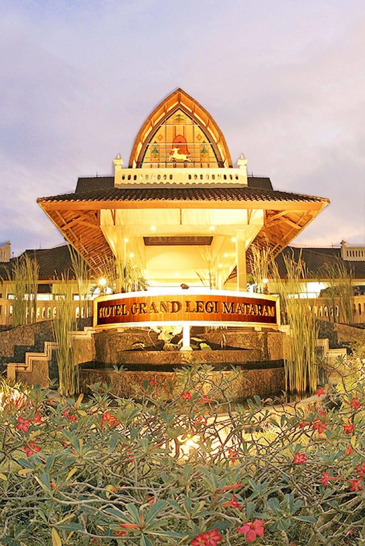 Grand Legi Hotel Mataram Esterno foto