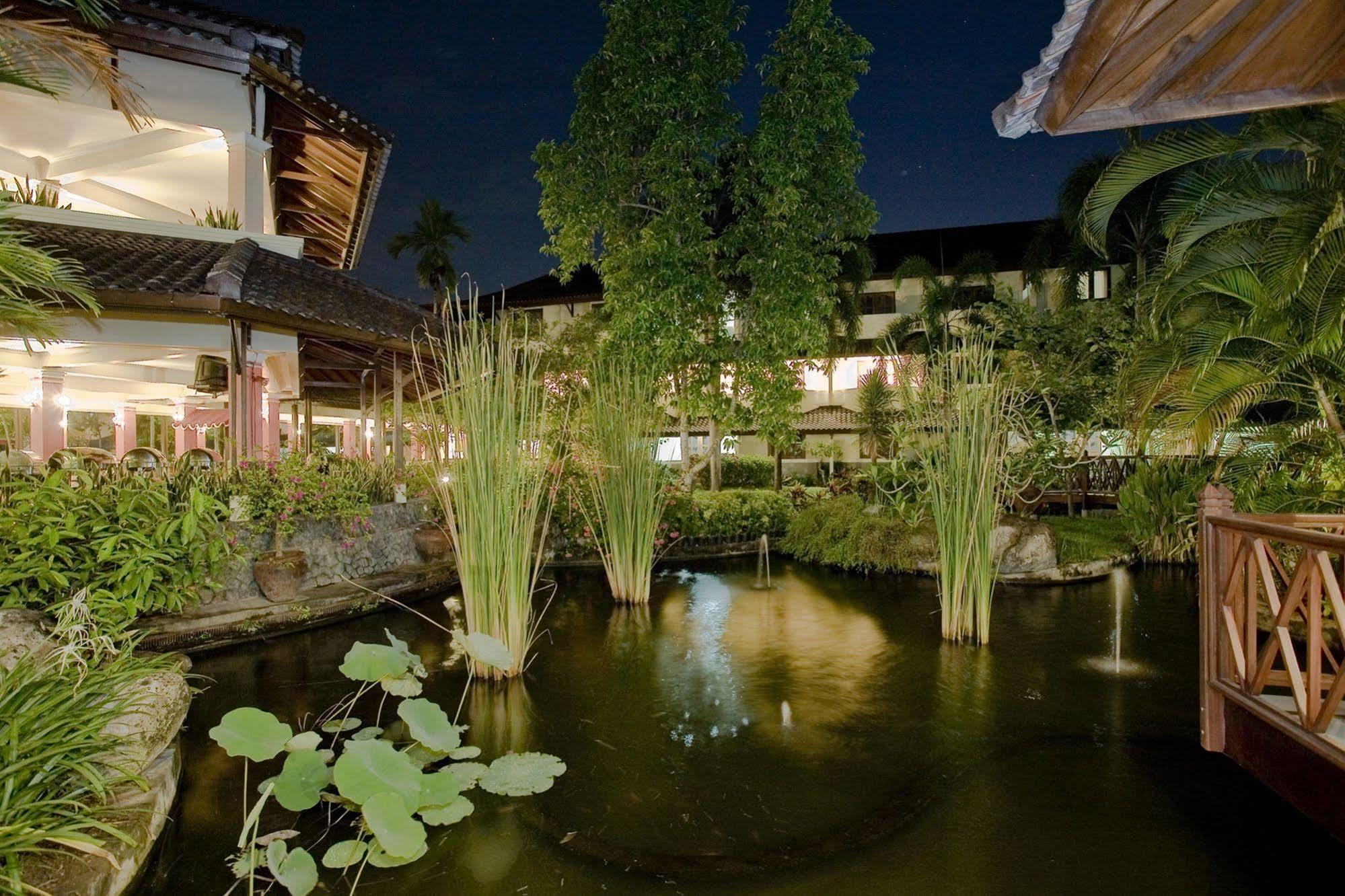 Grand Legi Hotel Mataram Esterno foto