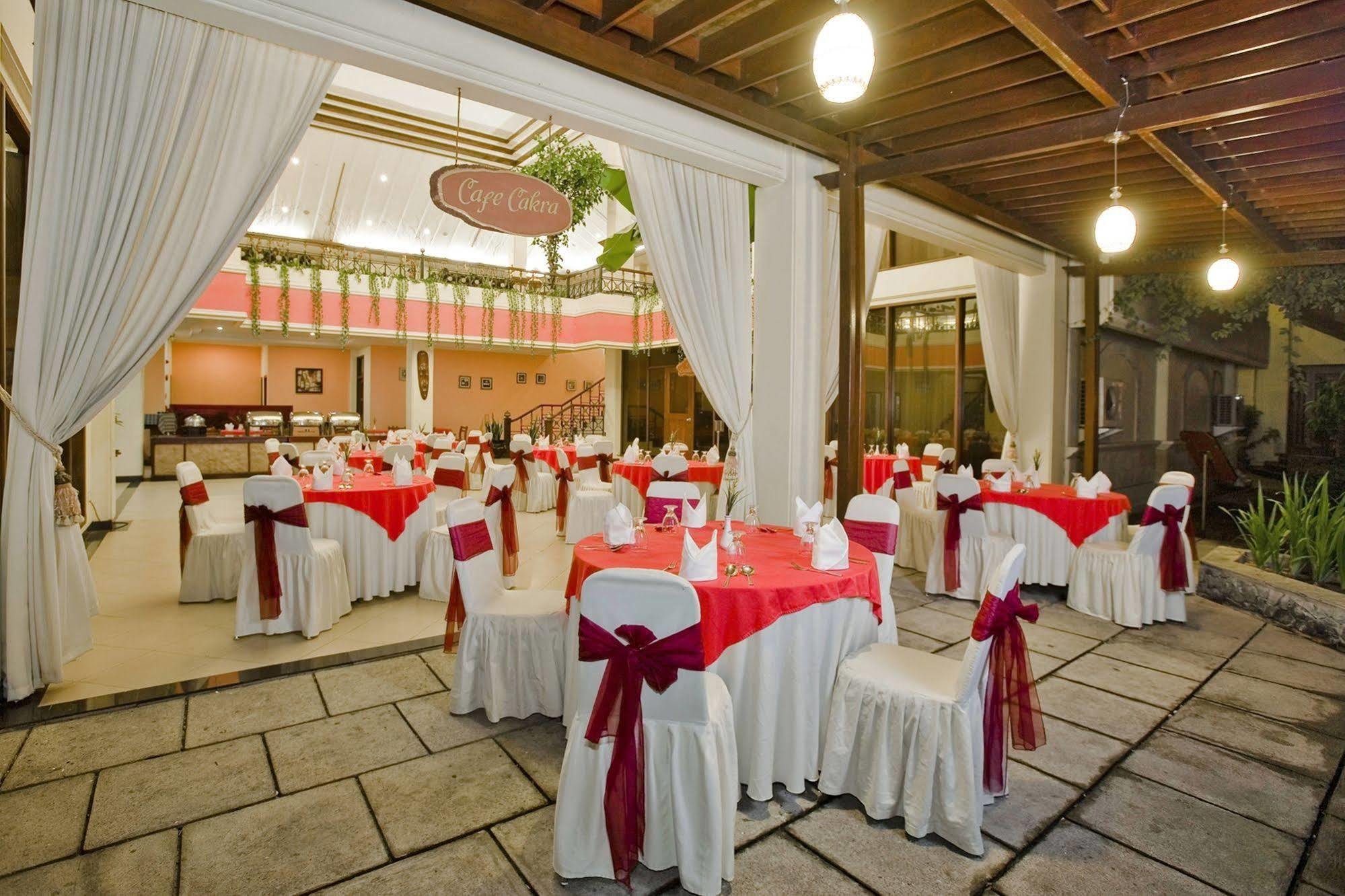 Grand Legi Hotel Mataram Esterno foto