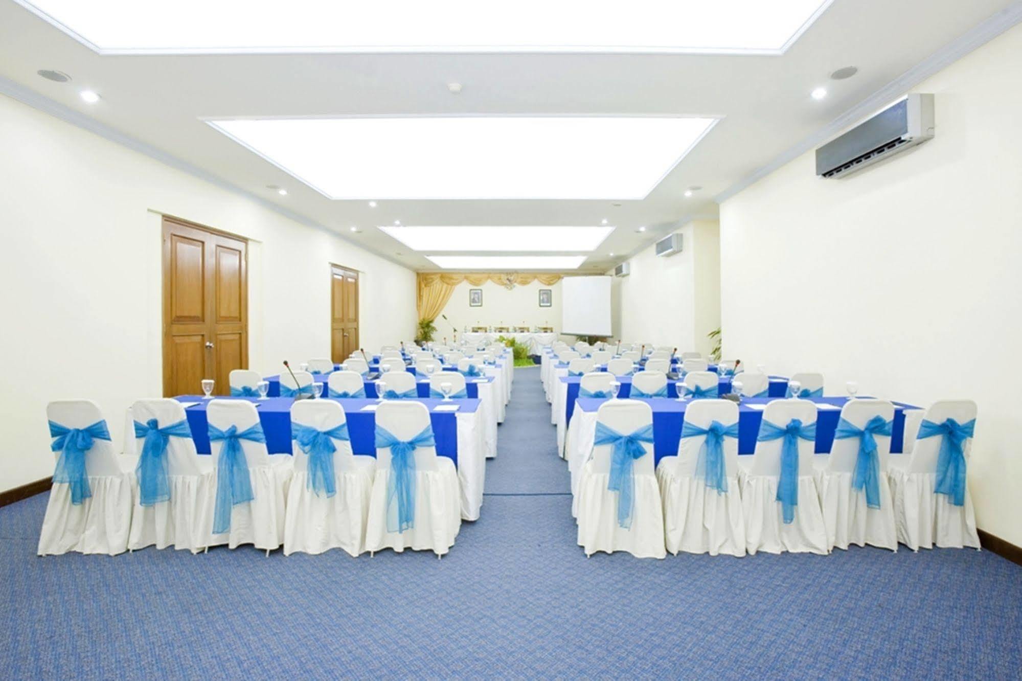 Grand Legi Hotel Mataram Esterno foto
