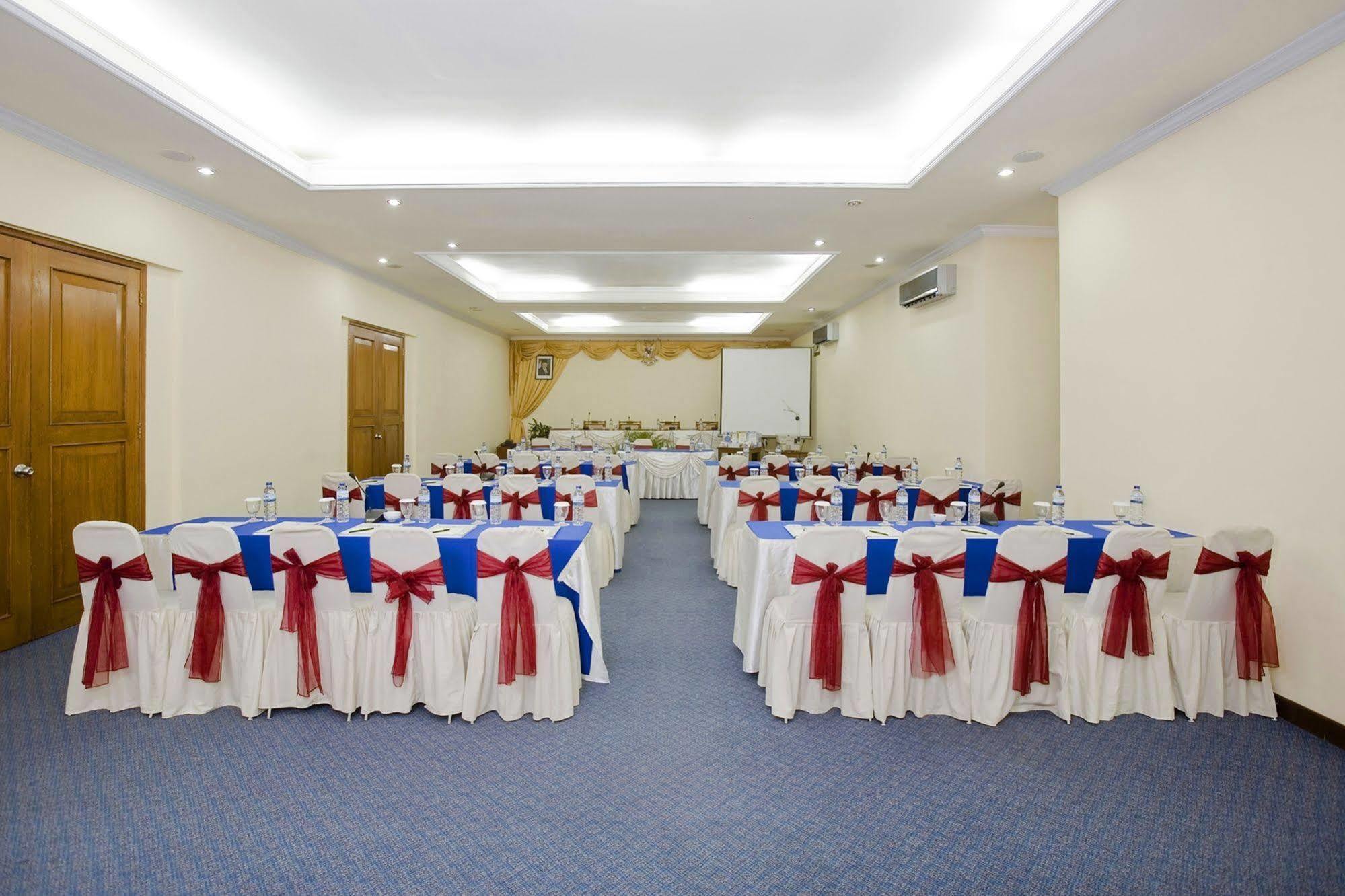 Grand Legi Hotel Mataram Esterno foto