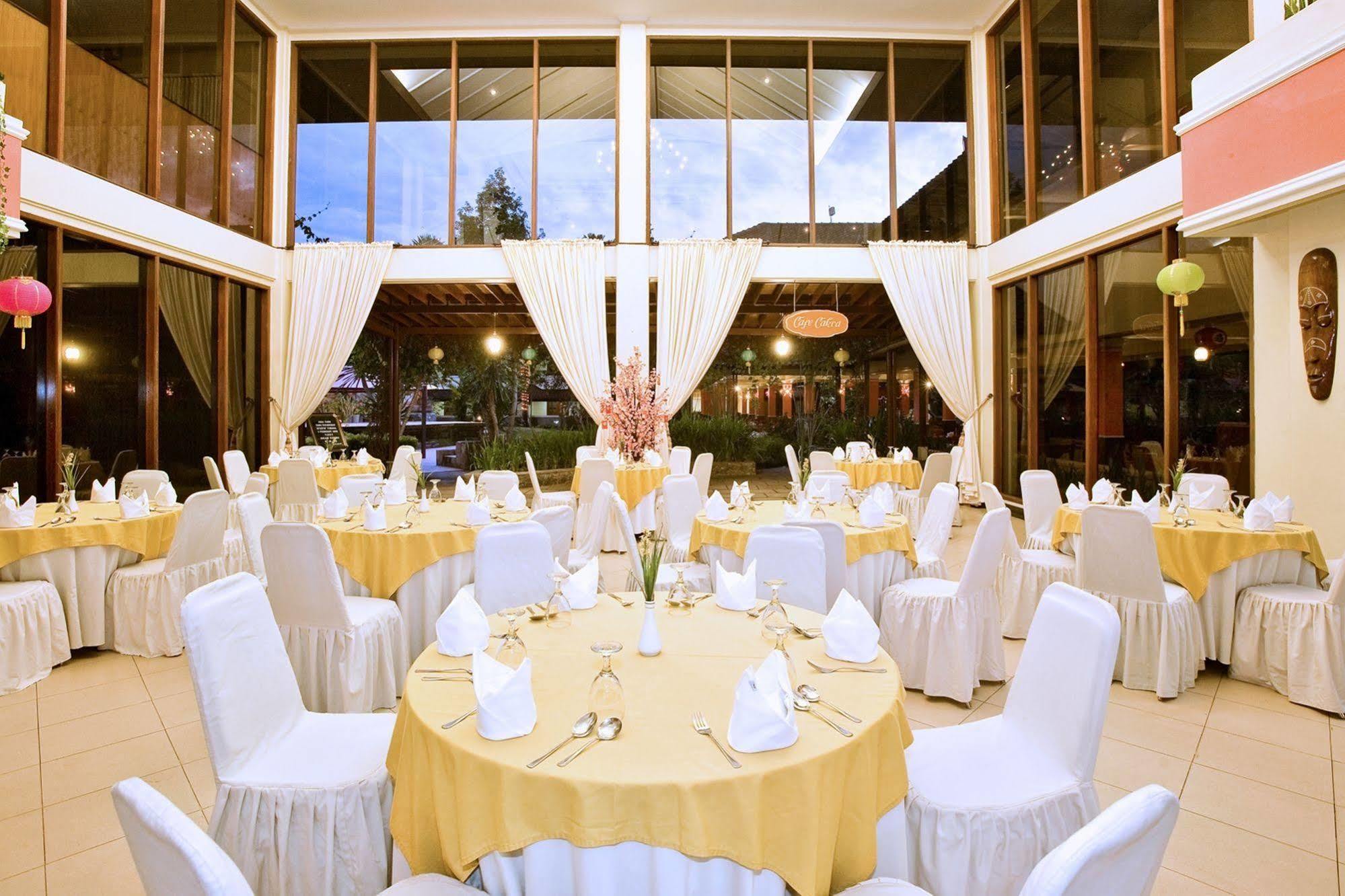 Grand Legi Hotel Mataram Esterno foto